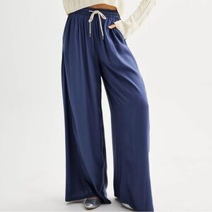 NWOT High Waisted Baggy Wide Leg Twill Pants Brand: SO Size:Medium